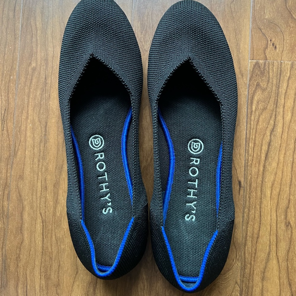 Rothy’s gently used Black Solid with signature blue halo / ROUND TOE